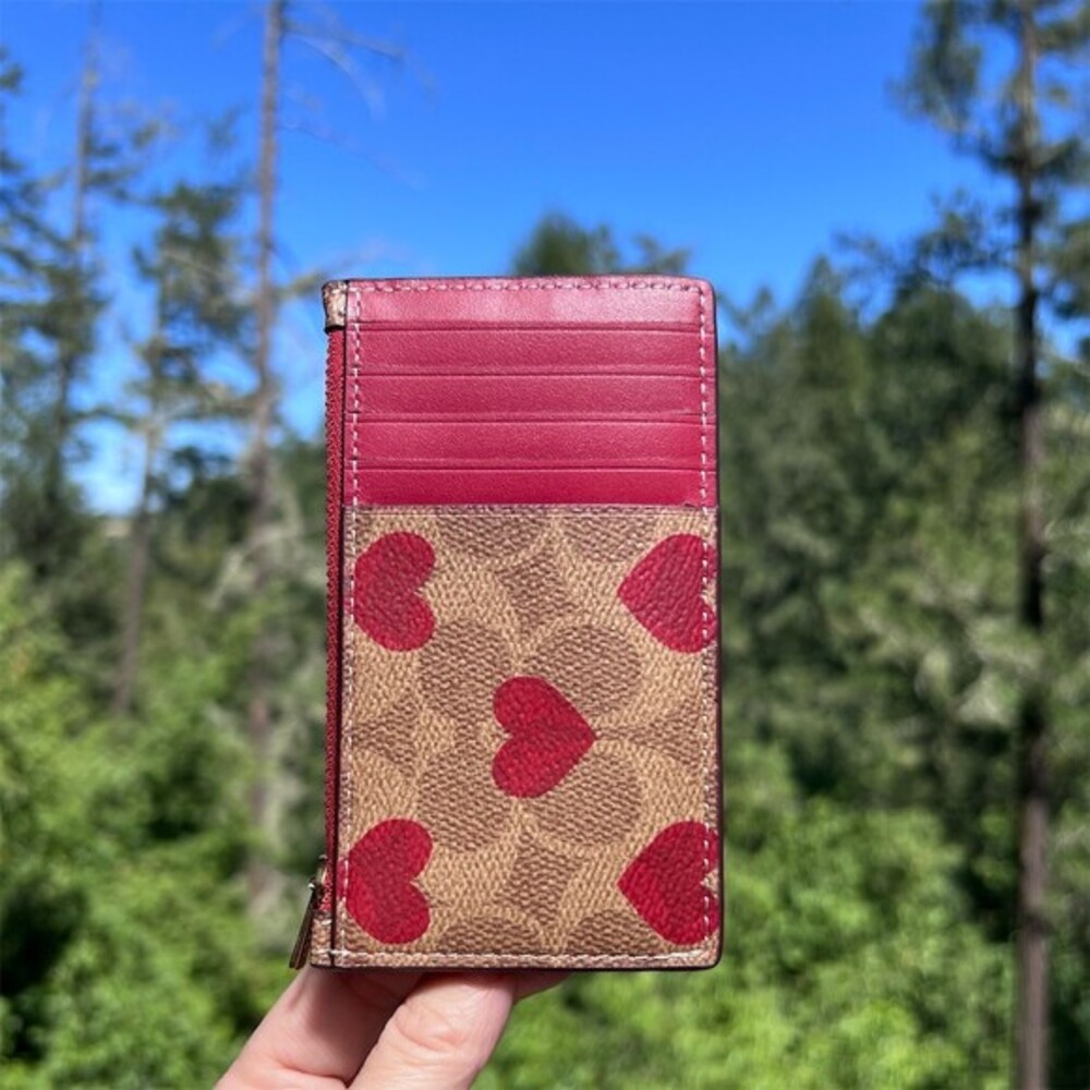 COACH Zip Card Case Tan Signature Zip Coin Wallet with Heart Print Gold Hardware